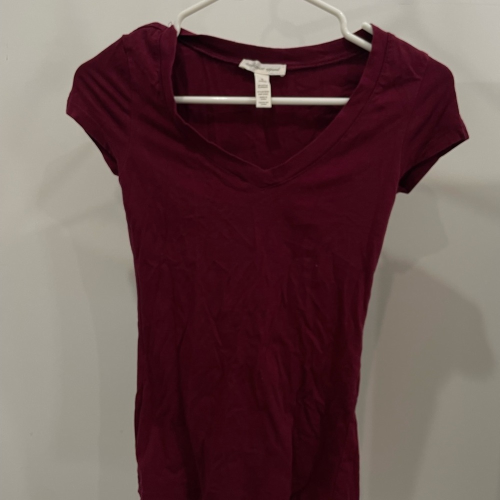 American Eagle Burgundy V-Neck T-Shirt